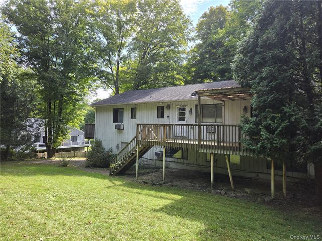 17 Franklin Drive, Mahopac, NY 10541