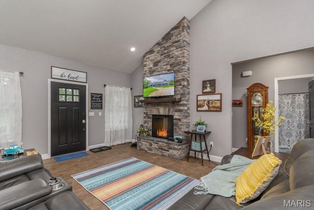 25243 Highway 32, Lebanon, MO 65536