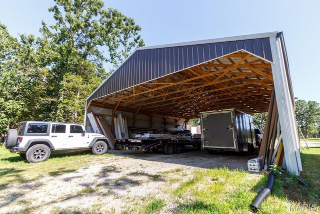 25243 Highway 32, Lebanon, MO 65536