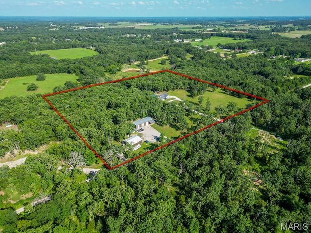 25243 Highway 32, Lebanon, MO 65536