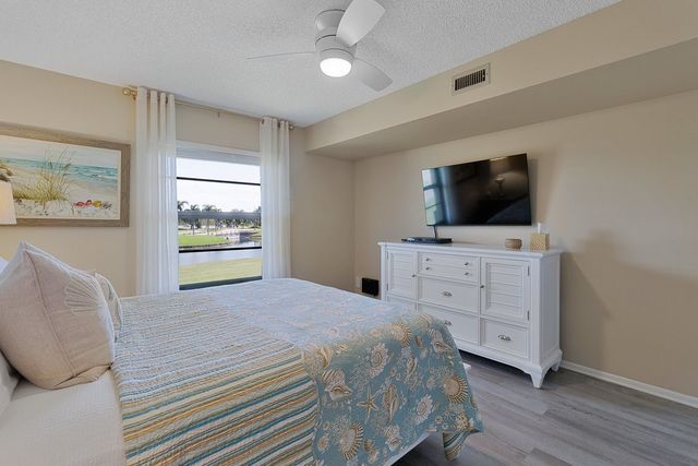 1 Plantation Drive 202, Vero Beach, FL 32966