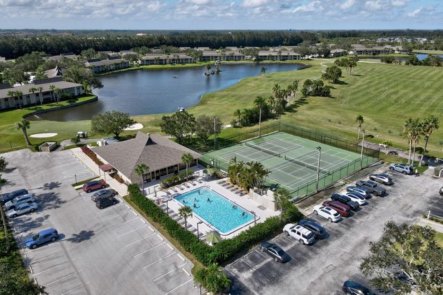 1 Plantation Drive 202, Vero Beach, FL 32966