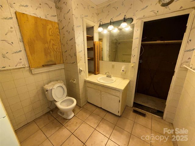 1445 33rd Street SW, Hickory, NC 28602