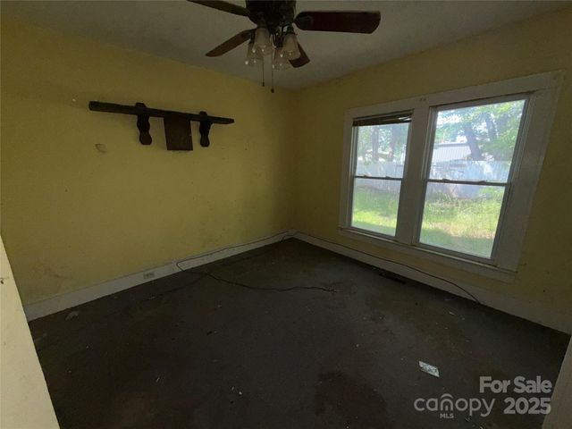 1445 33rd Street SW, Hickory, NC 28602