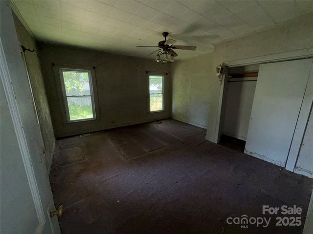 1445 33rd Street SW, Hickory, NC 28602