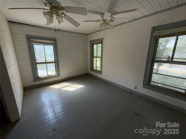 1445 33rd Street SW, Hickory, NC 28602