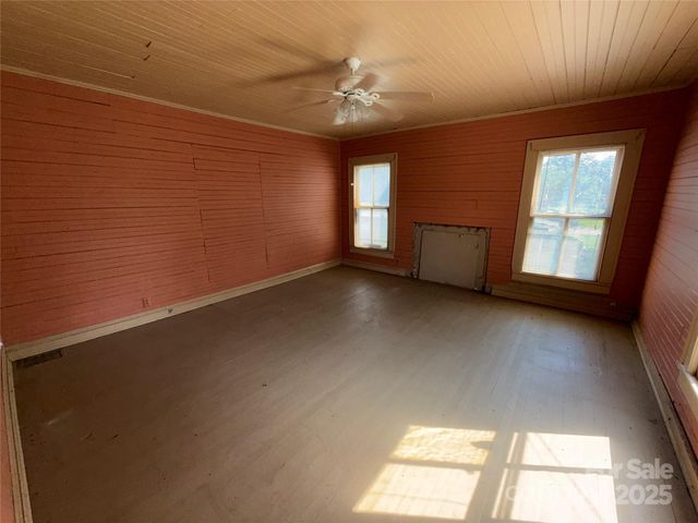 1445 33rd Street SW, Hickory, NC 28602