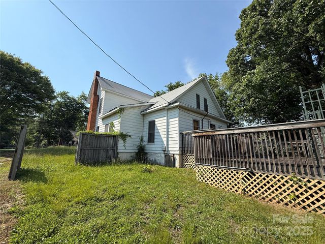 1445 33rd Street SW, Hickory, NC 28602