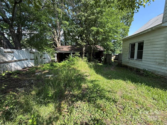 1445 33rd Street SW, Hickory, NC 28602