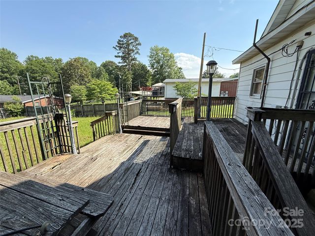 1445 33rd Street SW, Hickory, NC 28602