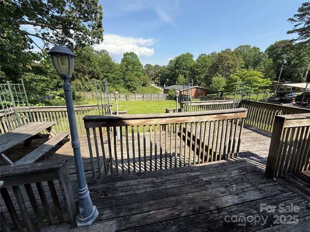 1445 33rd Street SW, Hickory, NC 28602