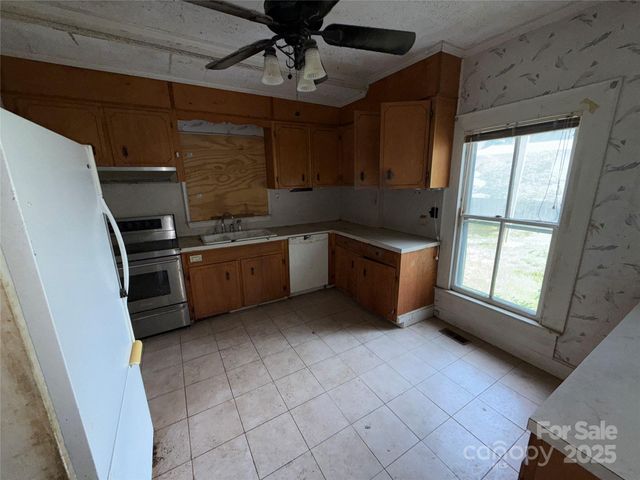 1445 33rd Street SW, Hickory, NC 28602