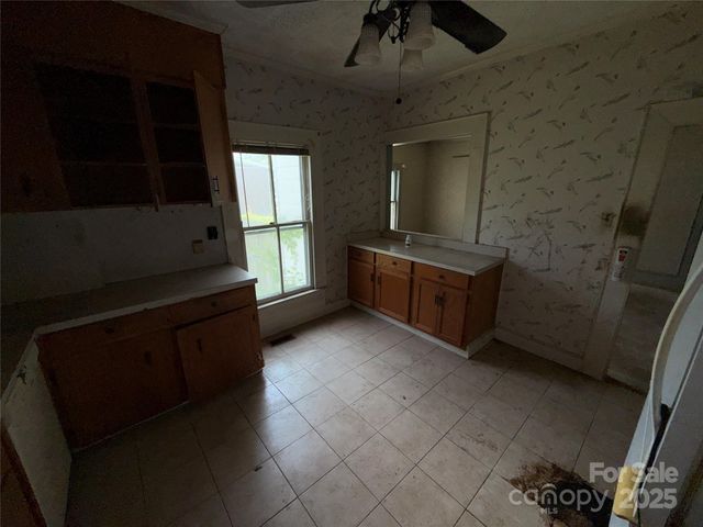 1445 33rd Street SW, Hickory, NC 28602