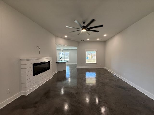 15 N Banner Avenue, Farmington, AR 72730