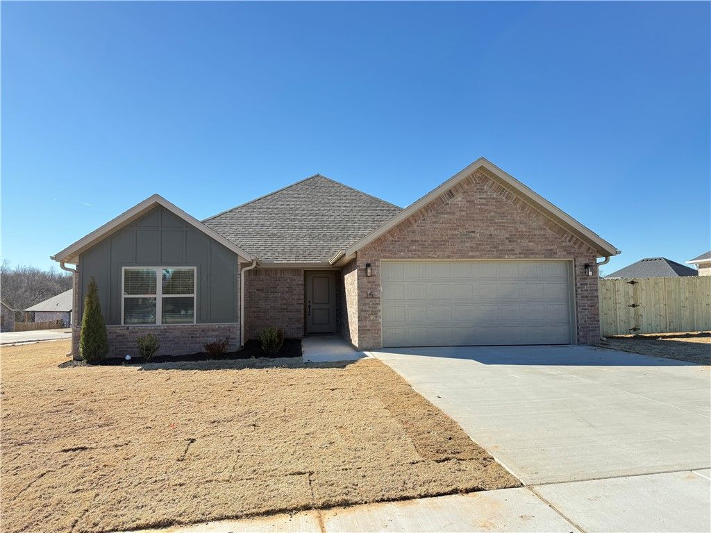 15 N Banner Avenue, Farmington, AR 72730