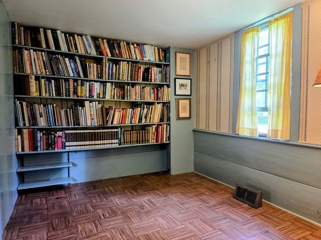 24 Brookfield Rd, Brimfield, MA 01010
