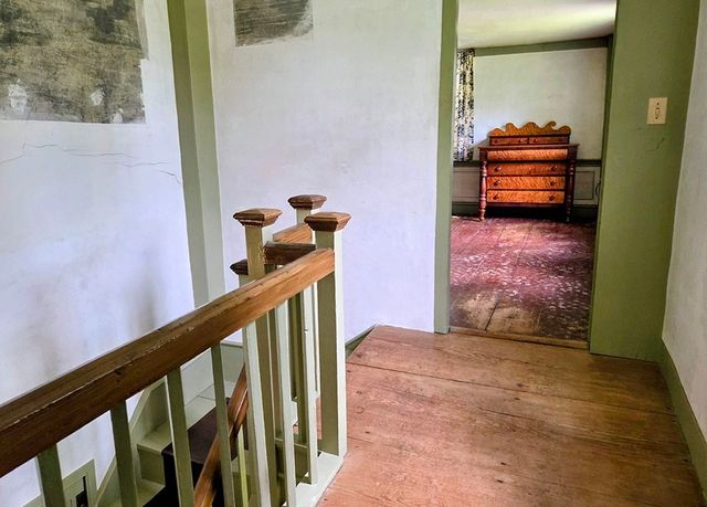 24 Brookfield Rd, Brimfield, MA 01010