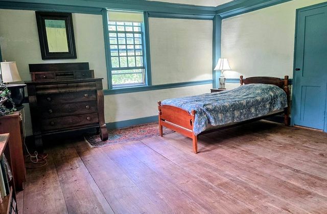 24 Brookfield Rd, Brimfield, MA 01010