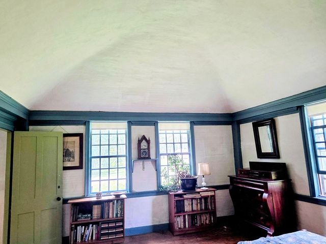 24 Brookfield Rd, Brimfield, MA 01010