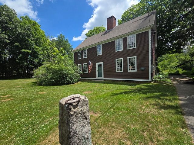 24 Brookfield Rd, Brimfield, MA 01010