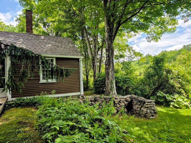 24 Brookfield Rd, Brimfield, MA 01010