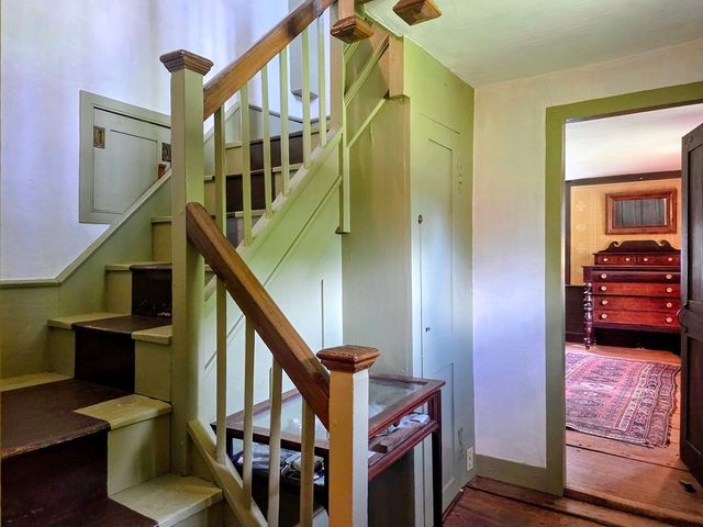 24 Brookfield Rd, Brimfield, MA 01010