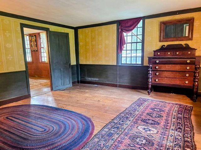 24 Brookfield Rd, Brimfield, MA 01010