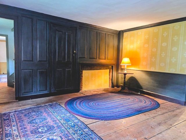 24 Brookfield Rd, Brimfield, MA 01010