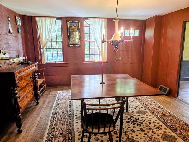 24 Brookfield Rd, Brimfield, MA 01010