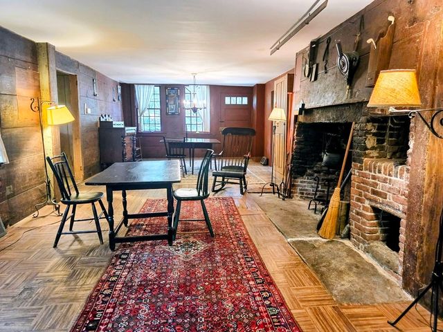 24 Brookfield Rd, Brimfield, MA 01010
