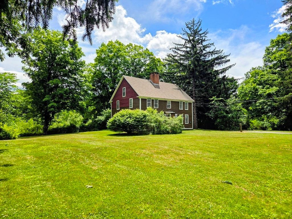 24 Brookfield Rd, Brimfield, MA 01010