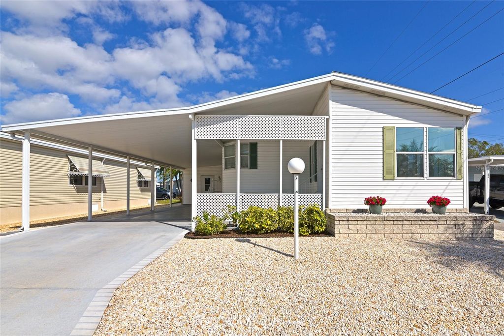 Image 2 of property listing at 804 50TH C AVENUE E, Bradenton, FL 34203