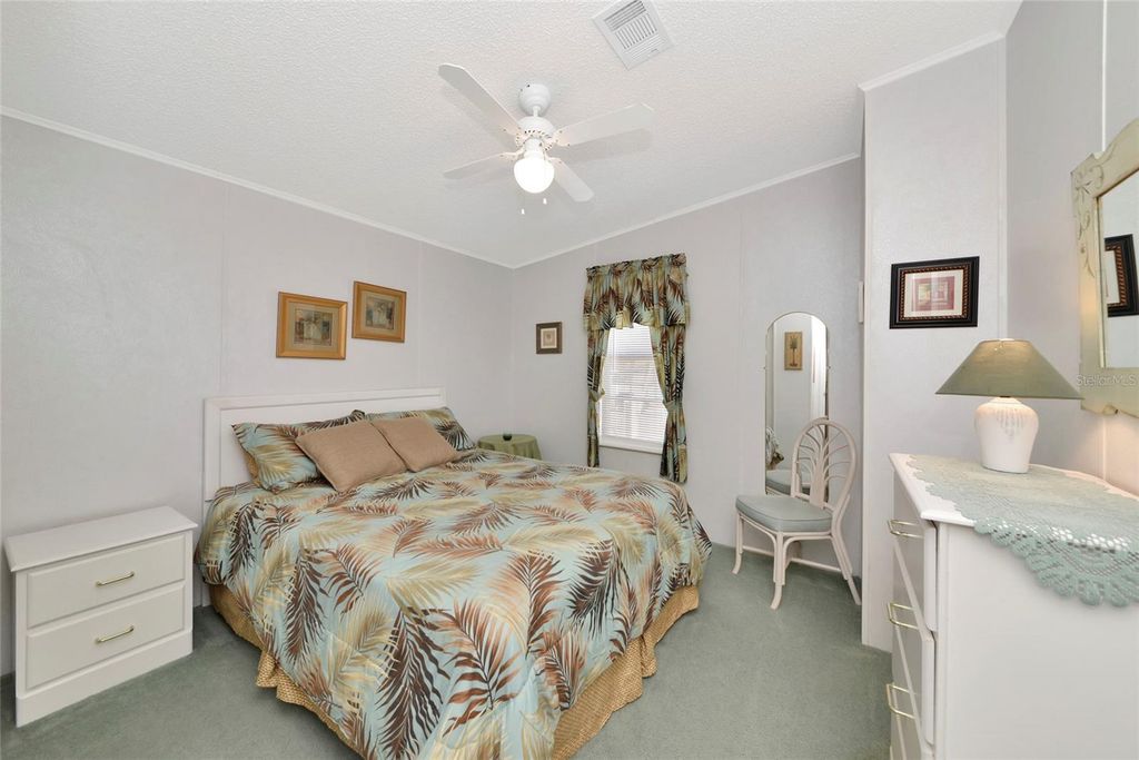 Image 17 of property listing at 804 50TH C AVENUE E, Bradenton, FL 34203