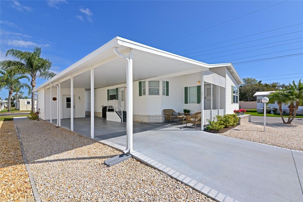 Image 3 of property listing at 804 50TH C AVENUE E, Bradenton, FL 34203
