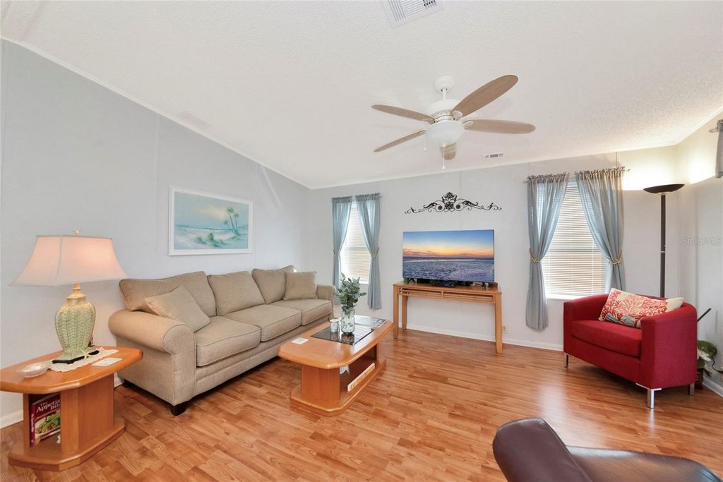 Image 24 of property listing at 804 50TH C AVENUE E, Bradenton, FL 34203