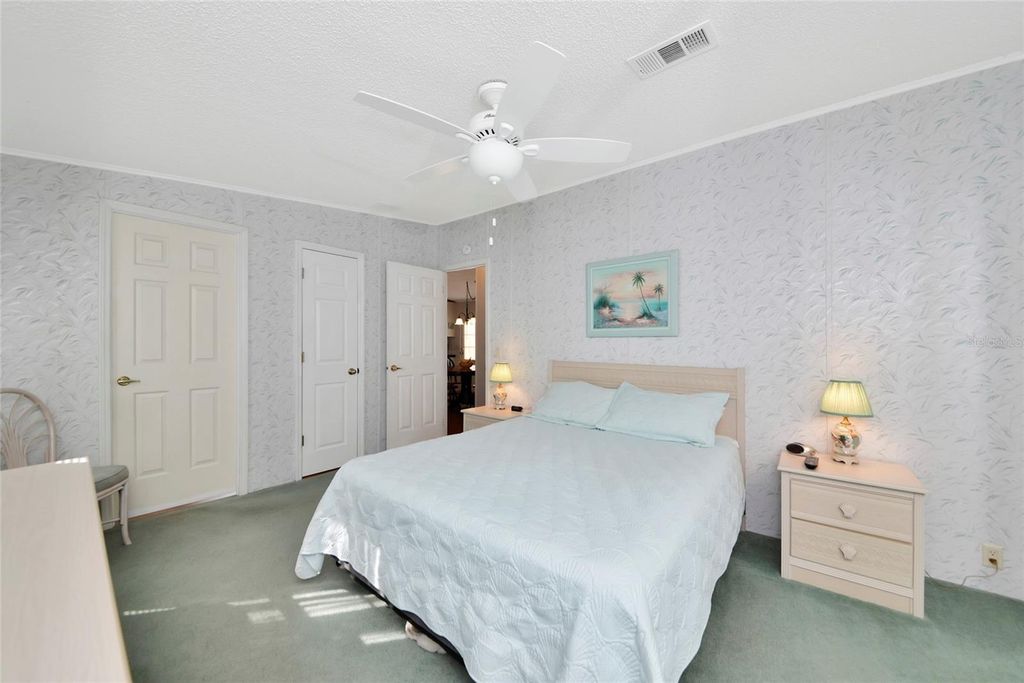Image 33 of property listing at 804 50TH C AVENUE E, Bradenton, FL 34203