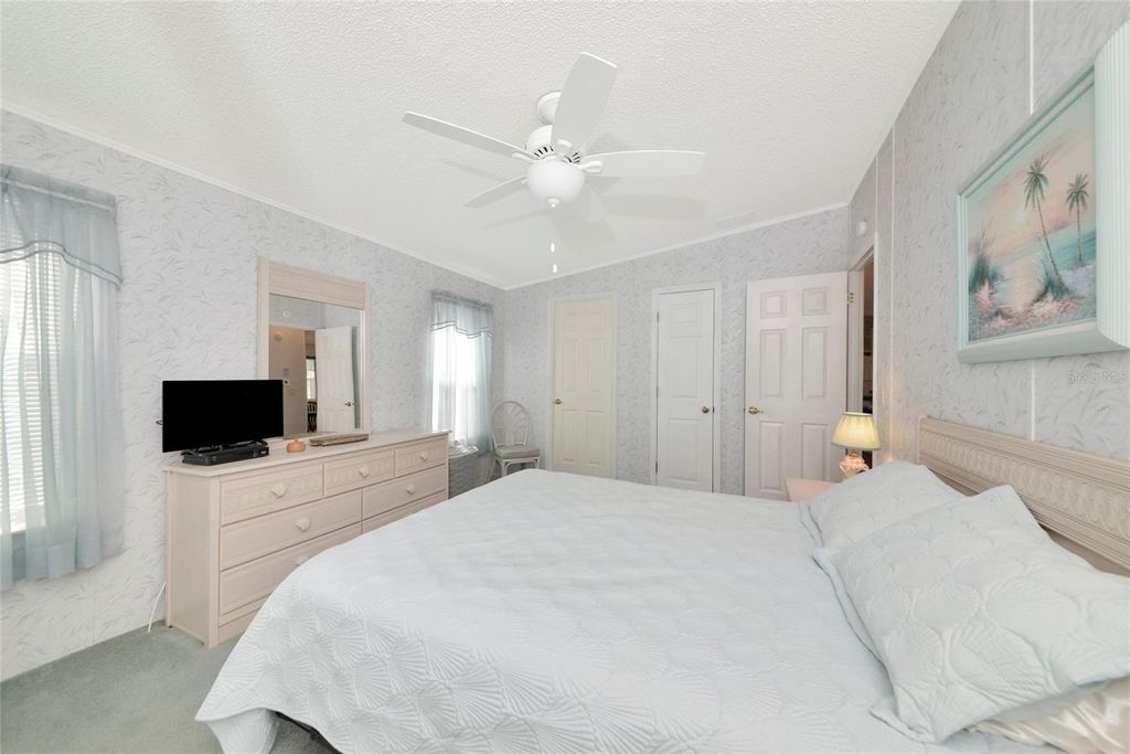 Image 34 of property listing at 804 50TH C AVENUE E, Bradenton, FL 34203
