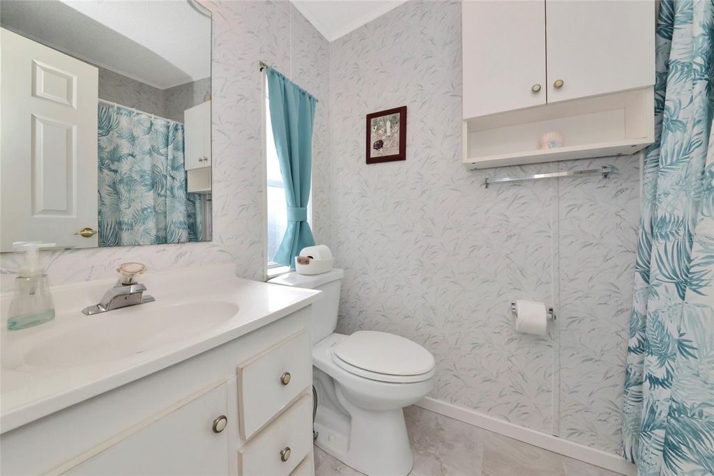 Image 35 of property listing at 804 50TH C AVENUE E, Bradenton, FL 34203