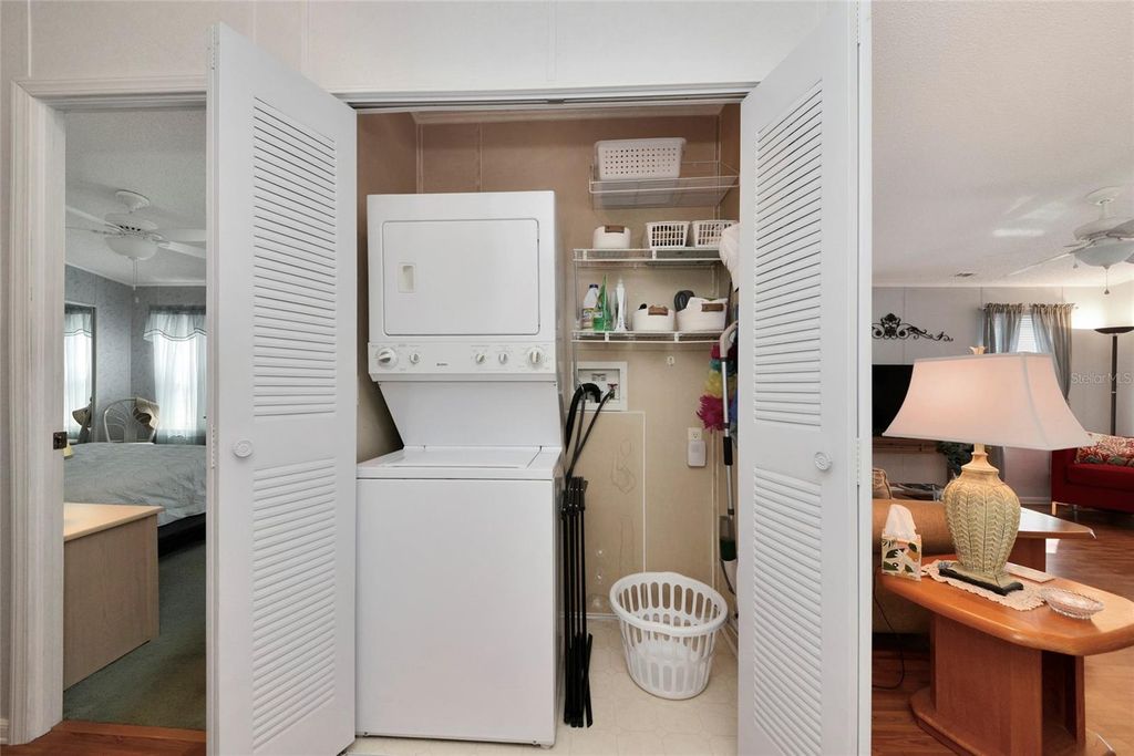 Image 37 of property listing at 804 50TH C AVENUE E, Bradenton, FL 34203
