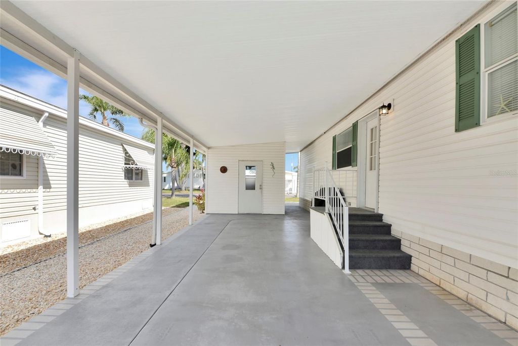 Image 40 of property listing at 804 50TH C AVENUE E, Bradenton, FL 34203