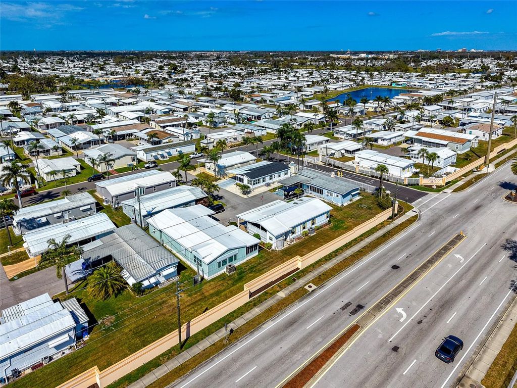 Image 49 of property listing at 804 50TH C AVENUE E, Bradenton, FL 34203