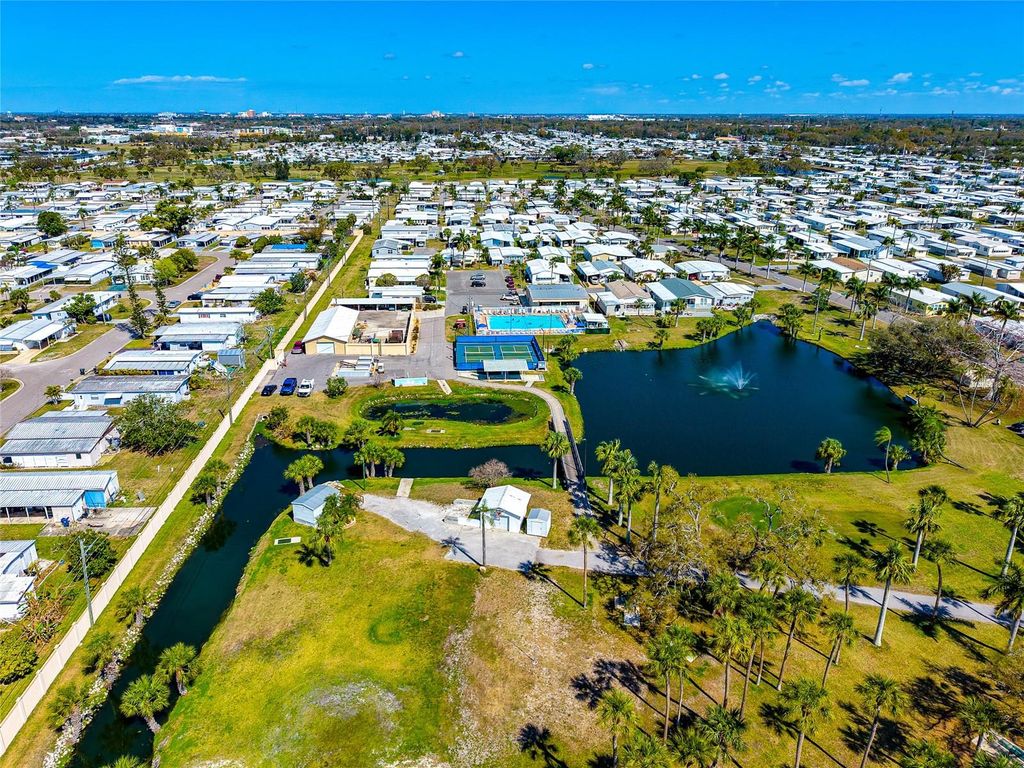 Image 54 of property listing at 804 50TH C AVENUE E, Bradenton, FL 34203