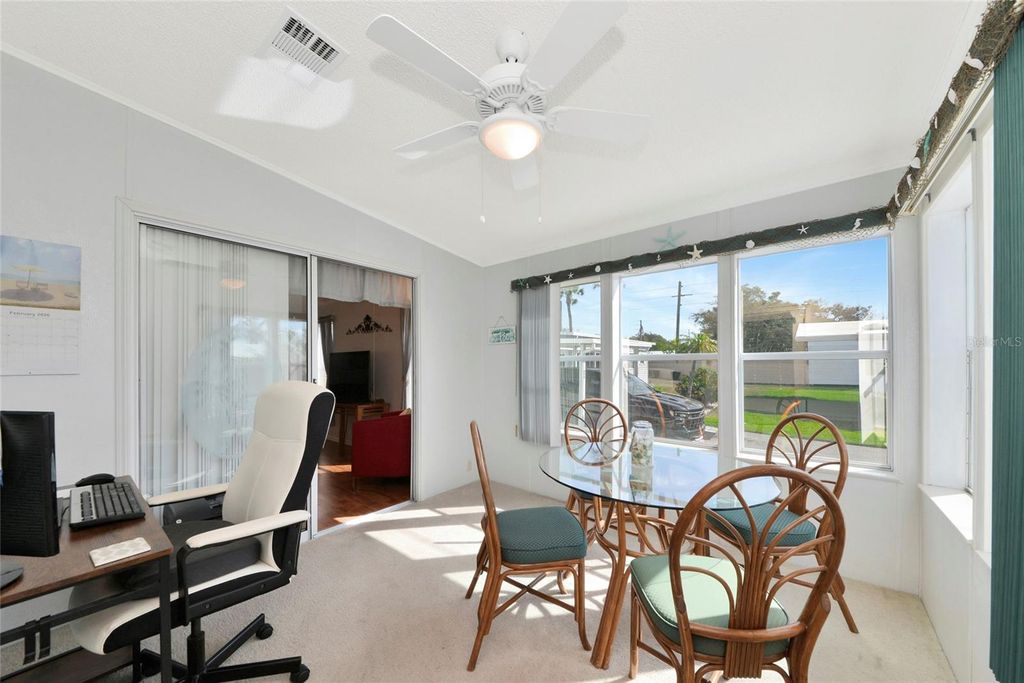 Image 7 of property listing at 804 50TH C AVENUE E, Bradenton, FL 34203