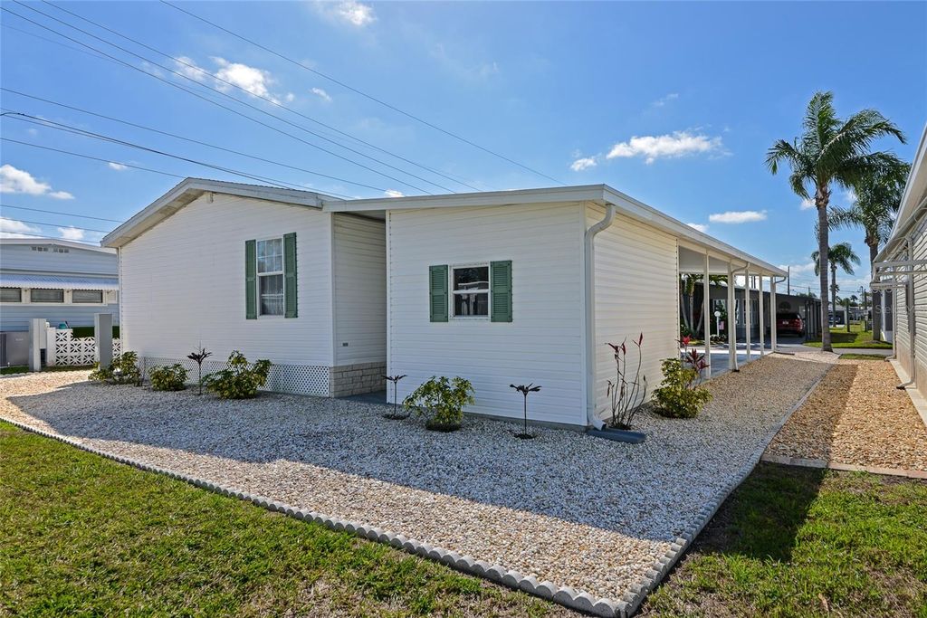 Image 61 of property listing at 804 50TH C AVENUE E, Bradenton, FL 34203