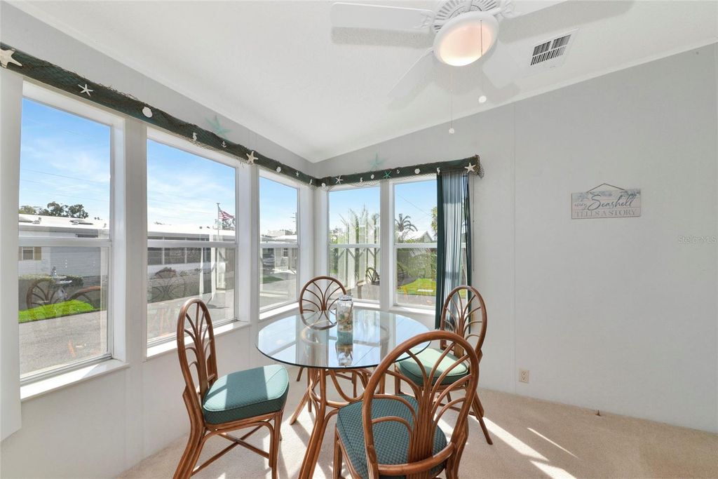 Image 8 of property listing at 804 50TH C AVENUE E, Bradenton, FL 34203