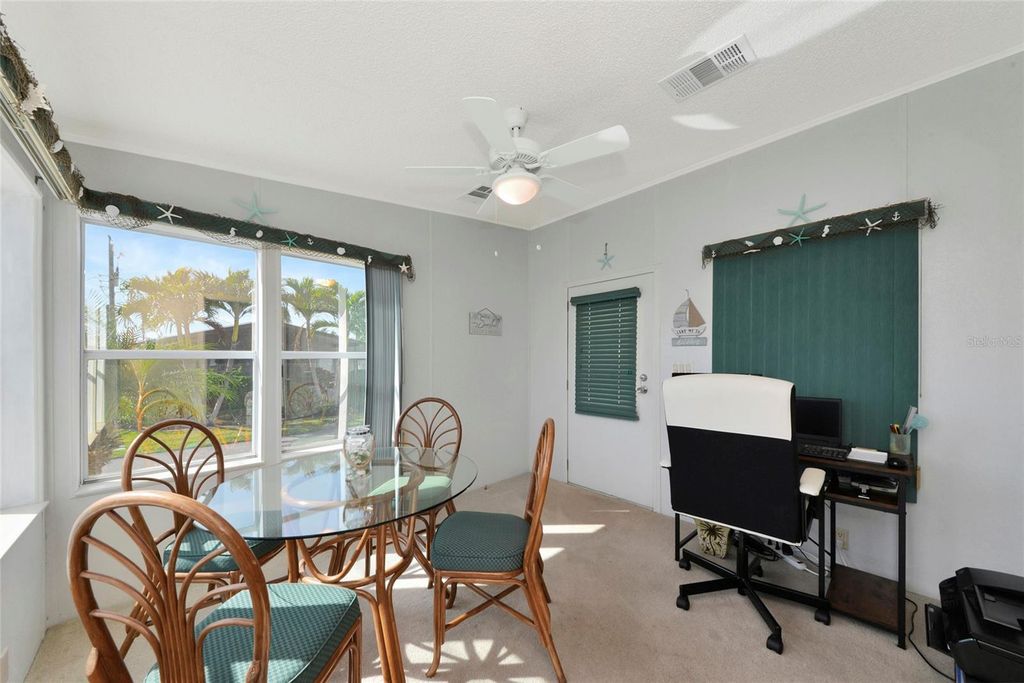 Image 9 of property listing at 804 50TH C AVENUE E, Bradenton, FL 34203