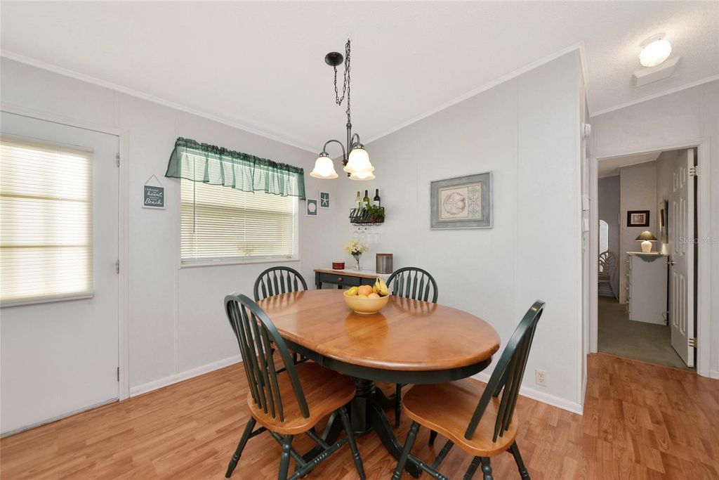 Image 10 of property listing at 804 50TH C AVENUE E, Bradenton, FL 34203