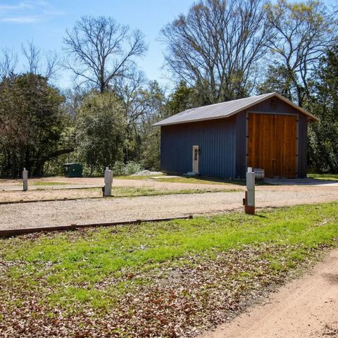 453 N Washington Street, Round Top, TX 78954
