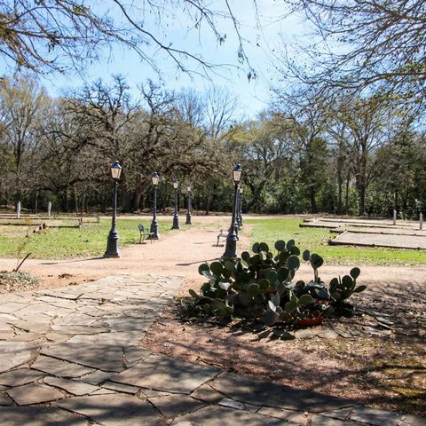 453 N Washington Street, Round Top, TX 78954