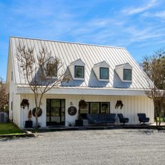 453 N Washington Street, Round Top, TX 78954